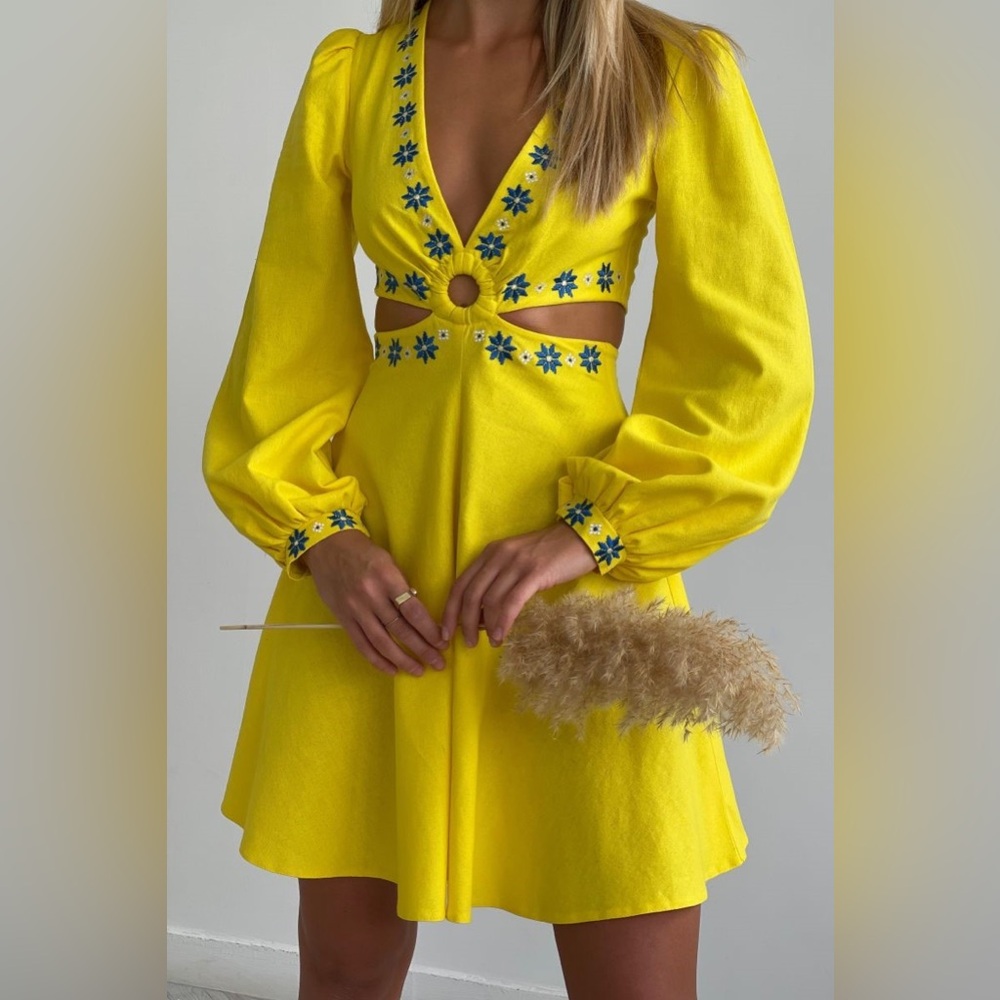 Yellow dress with embroidery New Size XS